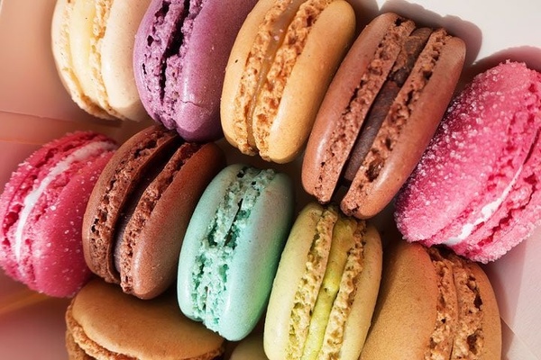 So sánh macaron Pháp và bánh macaron thưởng